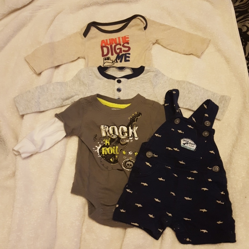 Onesie and overalls bundle size 3 months